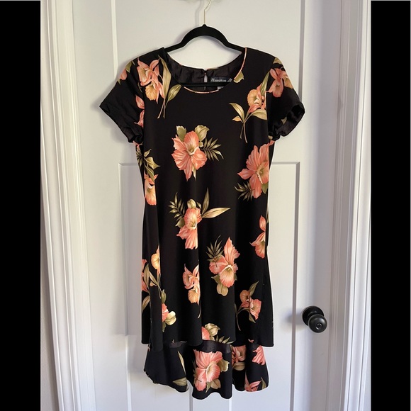 Vintage Dresses & Skirts - SOLD Vintage Black Floral Short Sleeve Dress